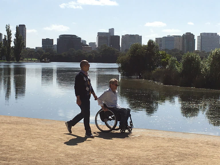 Wheelchair accessible lakeside trail at Albert Park