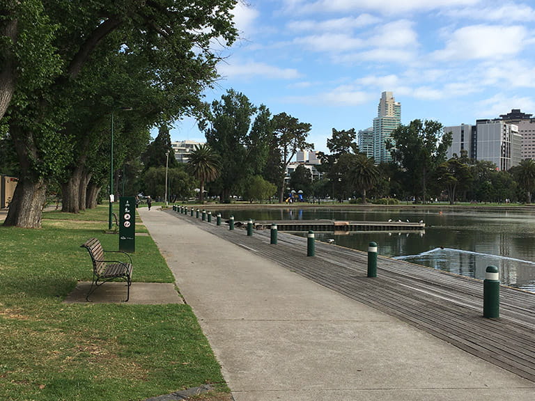 Albert Park Lake Path going towards Swan Picnic Area