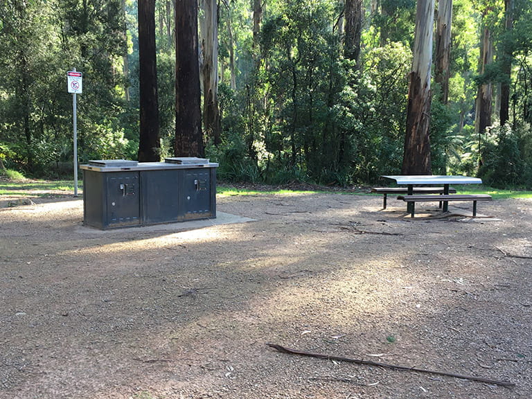 Grants Picnic Ground barbecue and picnic table