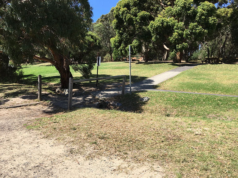 Path connecting Beach Picnic Area to the lakeside path at Lysterfield Park.