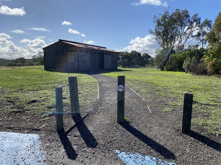 Plenty Gorge Red Gum Toilet Block