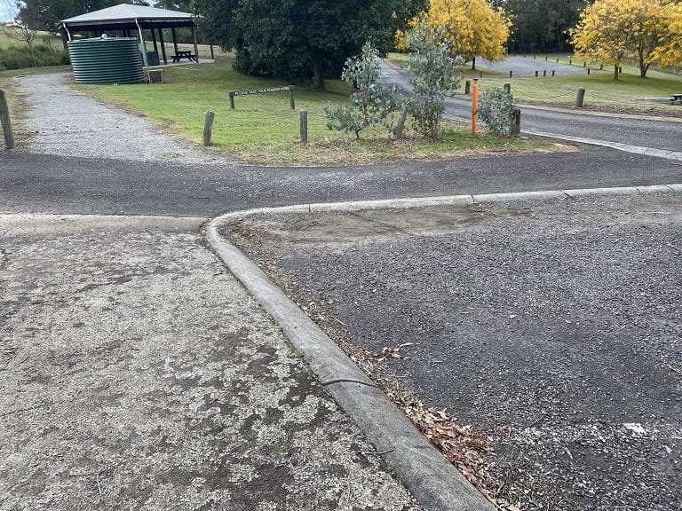 Sugarloaf Reservoir Ridge Picnic Area Carpark