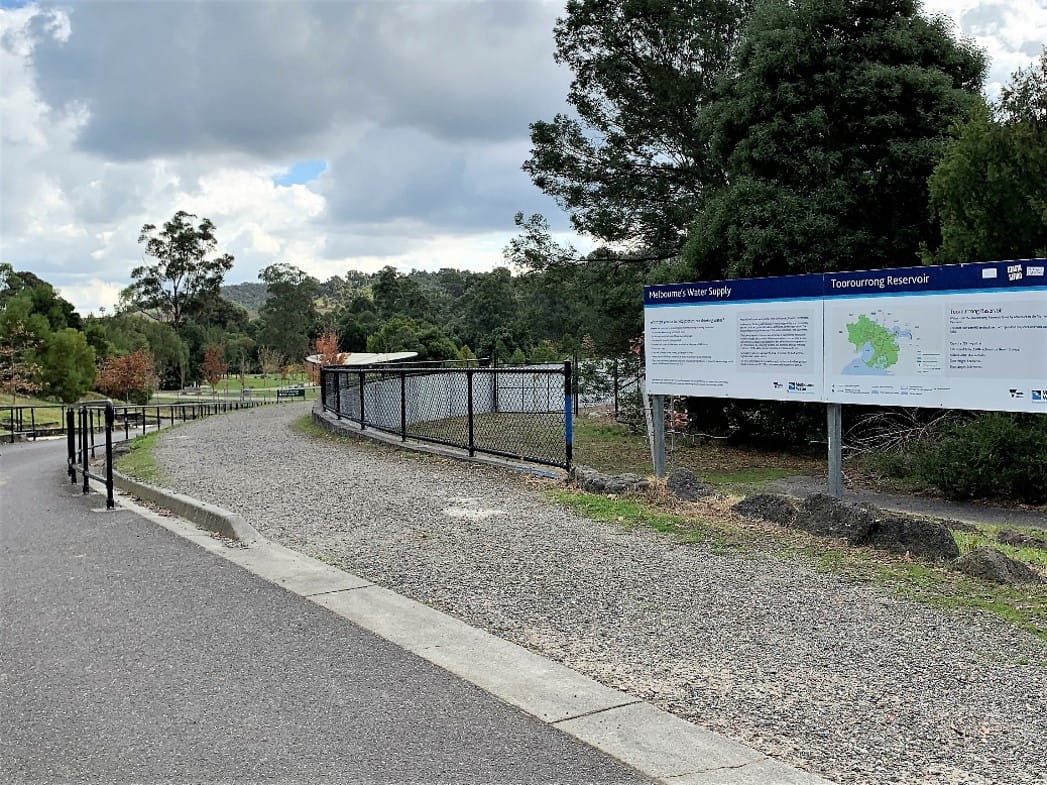 Access to reservoir wall