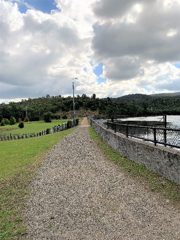 Reservoir wall path