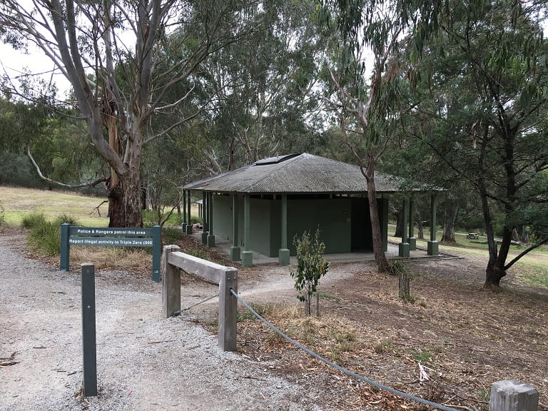 Yarra Bend Bell Picnic Area Path to Toiletblock