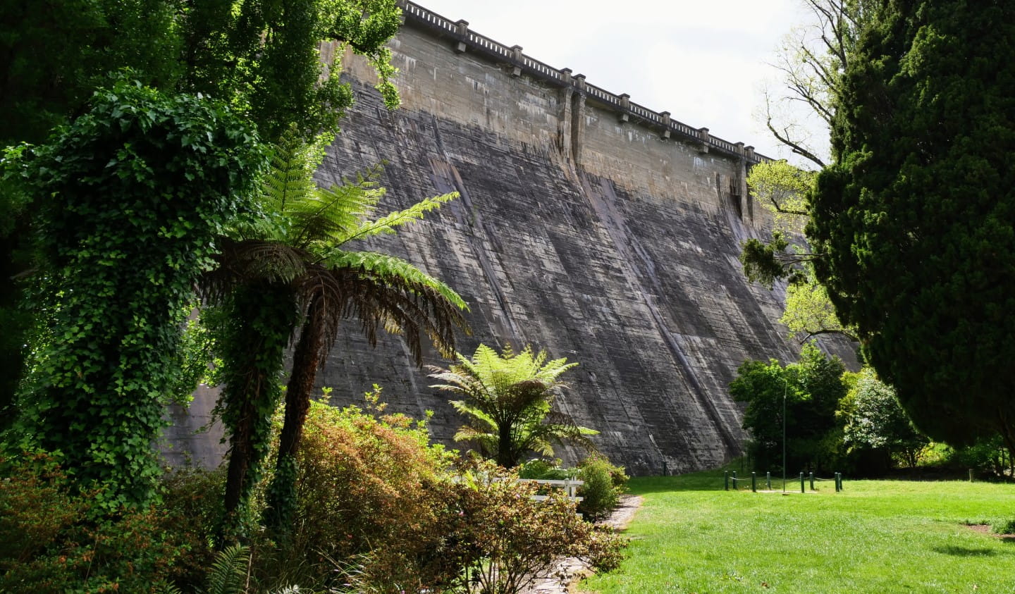 The dam wall and manicured gardens of Maroondah Reservoir Park.