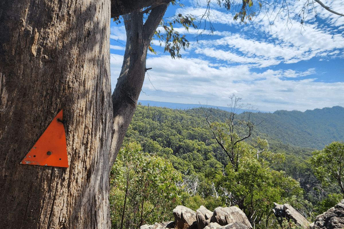 Track marker along Jawbone Creek to Farmyard Walk