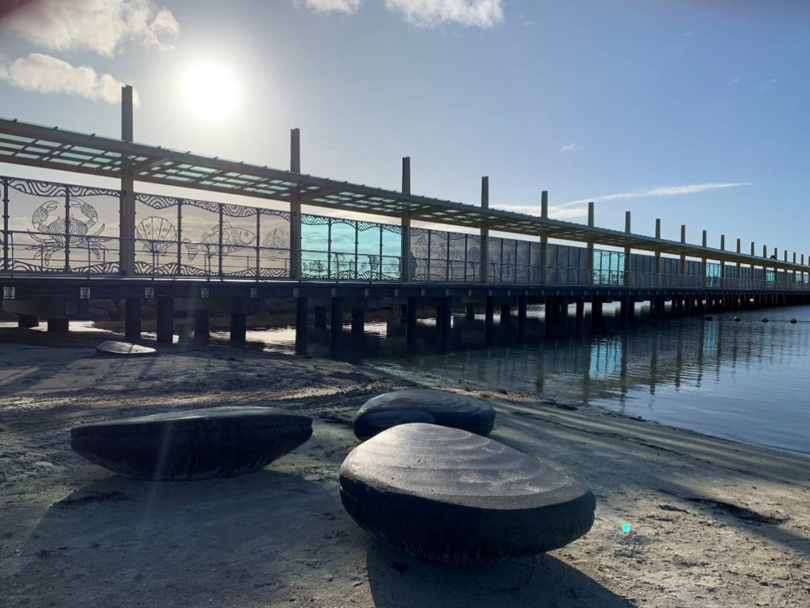 The mussel sculptures are constructed of concrete, with the smallest one weighing approximately half a ton. The Wadawurrung name for mussel is barnawarrabil.