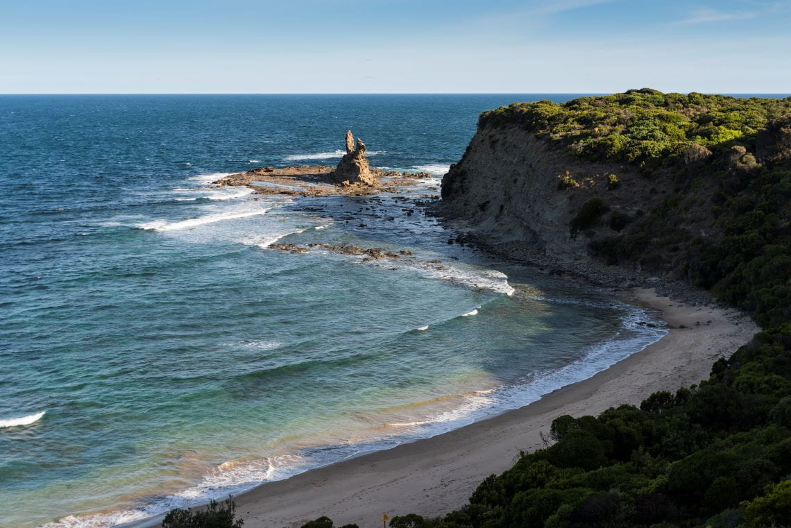 A beach with cliffs in the Yallock-Bulluk Marine and Coastal Park