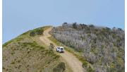 A four-wheel drive climbs to the top of the Blue Rag Range Track.